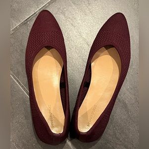 Banana Republic size 8.5 Burgundy Knitted Pointy Flats